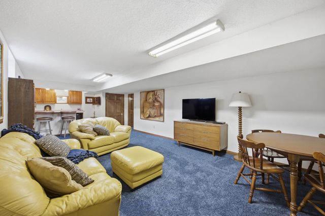 260 Prairiewood Drive S, Fargo, ND 58103