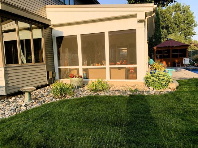 260 Prairiewood Drive S, Fargo, ND 58103