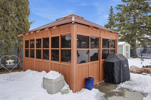 260 Prairiewood Drive S, Fargo, ND 58103