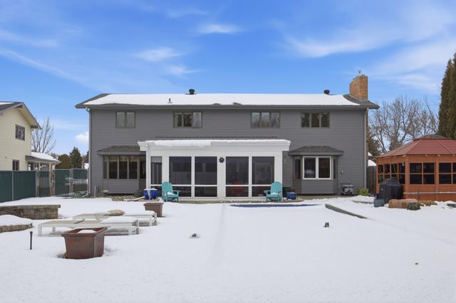 260 Prairiewood Drive S, Fargo, ND 58103