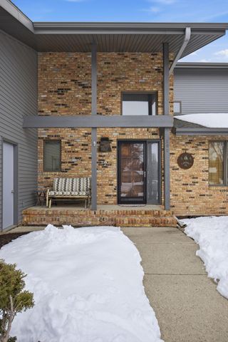 260 Prairiewood Drive S, Fargo, ND 58103