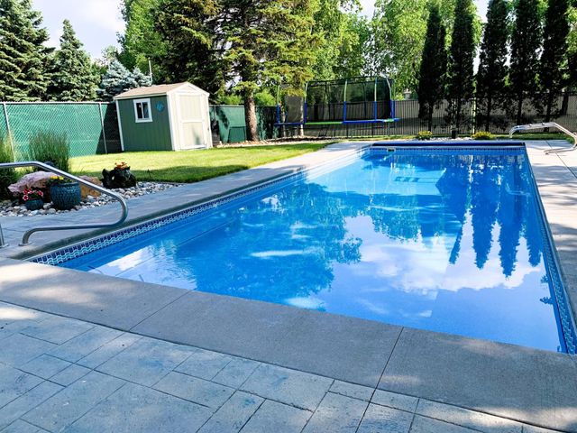 260 Prairiewood Drive S, Fargo, ND 58103