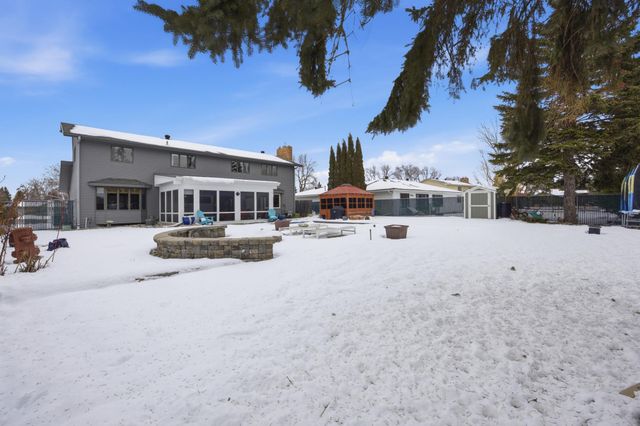 260 Prairiewood Drive S, Fargo, ND 58103