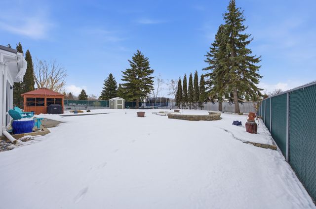 260 Prairiewood Drive S, Fargo, ND 58103