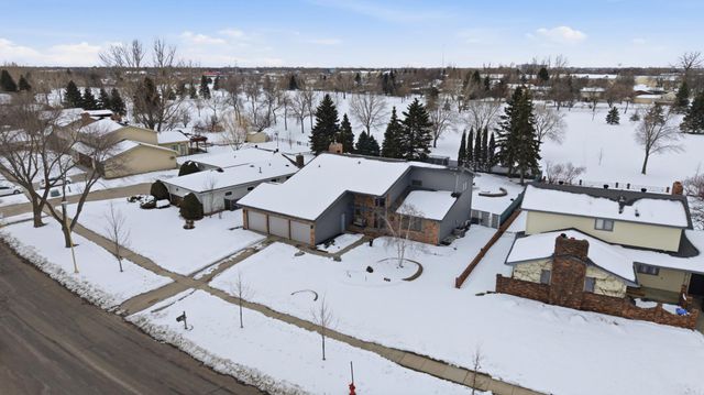 260 Prairiewood Drive S, Fargo, ND 58103