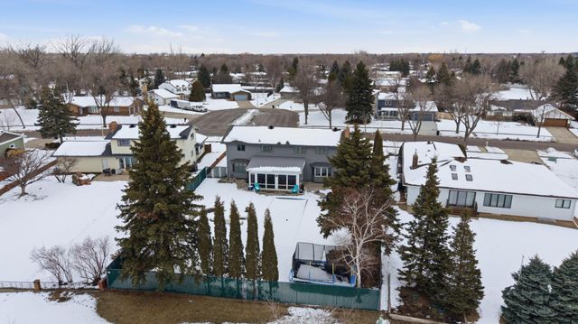 260 Prairiewood Drive S, Fargo, ND 58103