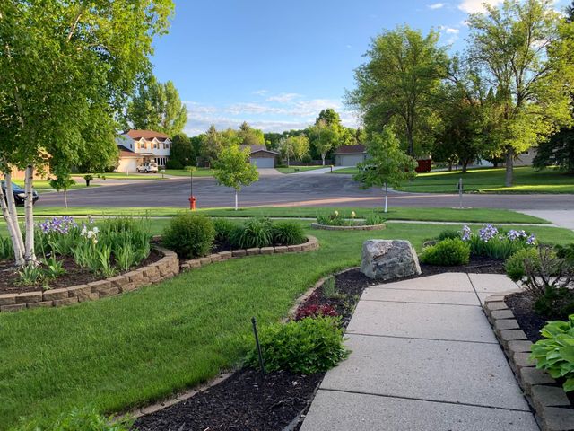 260 Prairiewood Drive S, Fargo, ND 58103