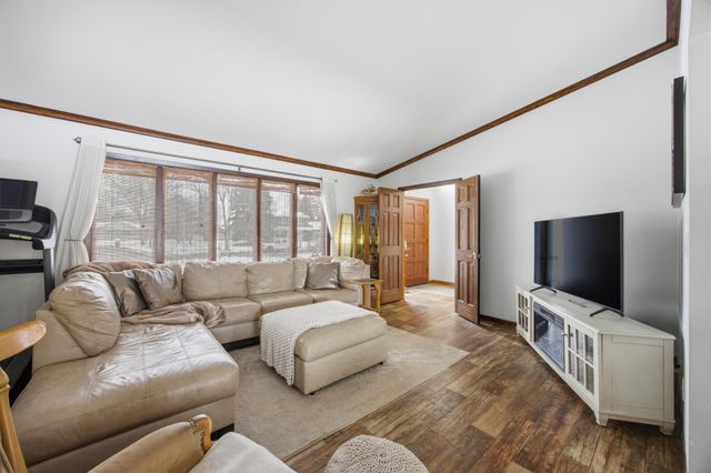 260 Prairiewood Drive S, Fargo, ND 58103