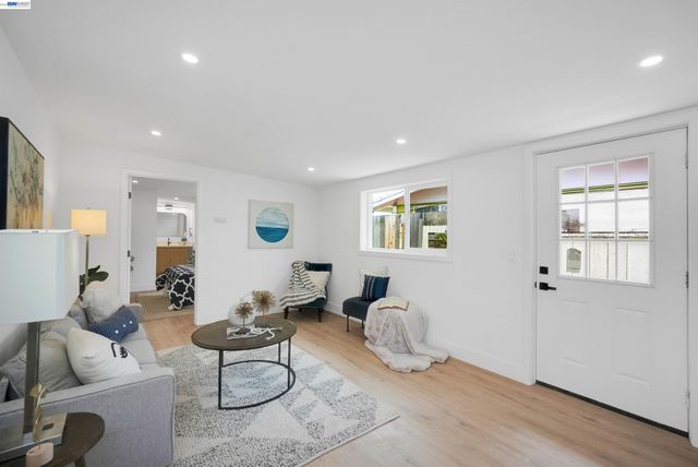 27830 Miami Ave, Hayward, CA 94545