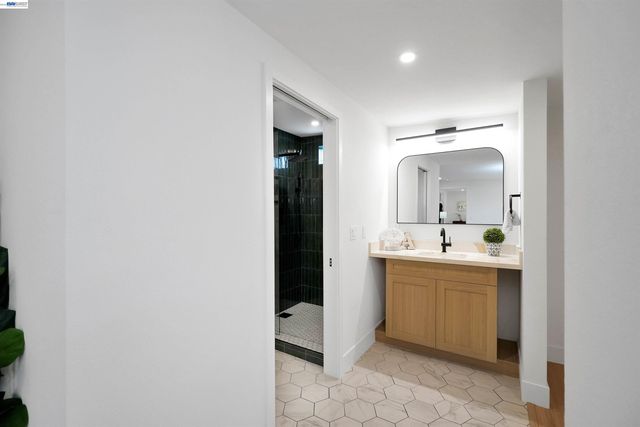 27830 Miami Ave, Hayward, CA 94545