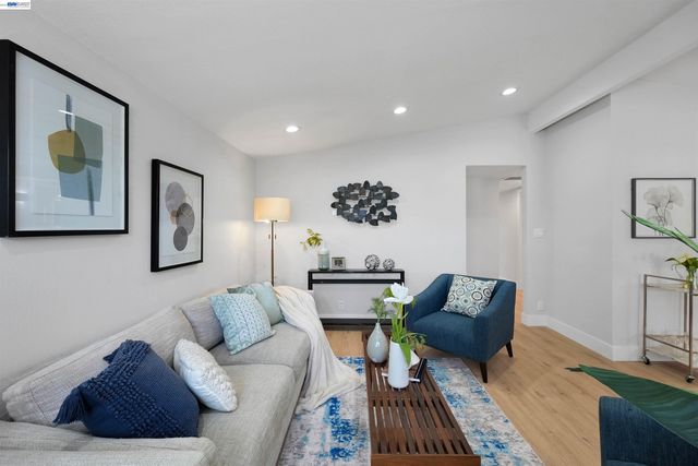 27830 Miami Ave, Hayward, CA 94545