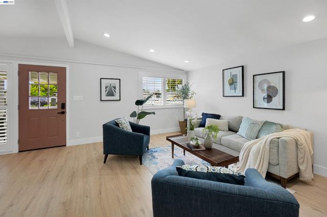 27830 Miami Ave, Hayward, CA 94545