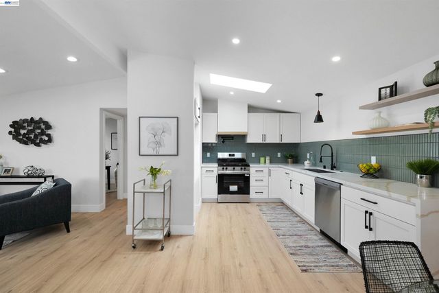 27830 Miami Ave, Hayward, CA 94545