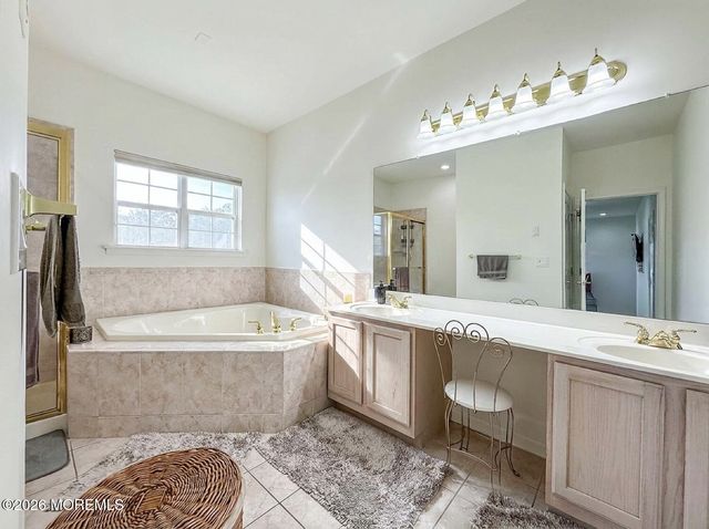 16 Tryall Boulevard, Monroe, NJ 08831