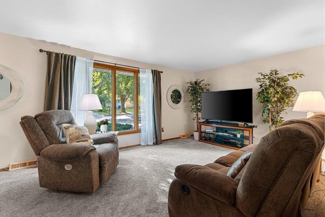 1110 MICHALINE DRIVE, Green Bay, WI 54304