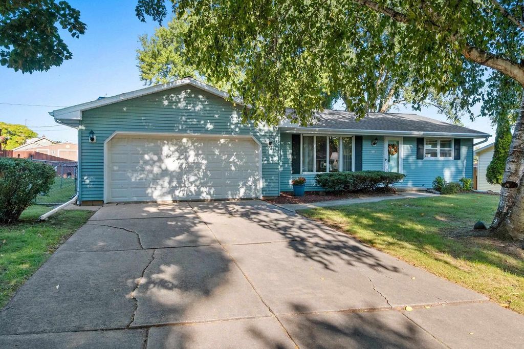 1110 MICHALINE DRIVE, Green Bay, WI 54304