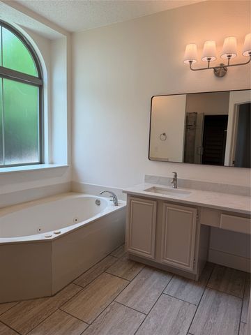 4527 Wescott Drive, Grand Prairie, TX 75052