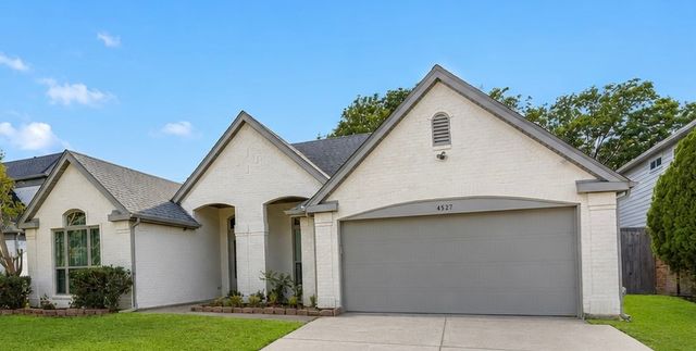 4527 Wescott Drive, Grand Prairie, TX 75052
