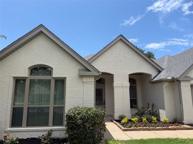 4527 Wescott Drive, Grand Prairie, TX 75052