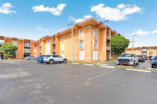 9423 SW 76th St W21, Miami, FL 33173