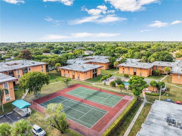 9423 SW 76th St W21, Miami, FL 33173