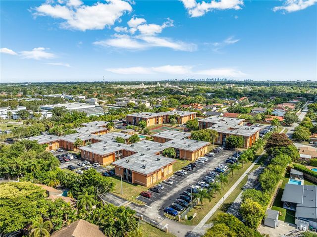 9423 SW 76th St W21, Miami, FL 33173