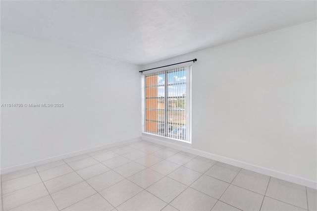 9423 SW 76th St W21, Miami, FL 33173