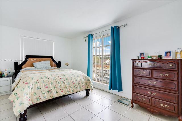 9423 SW 76th St W21, Miami, FL 33173