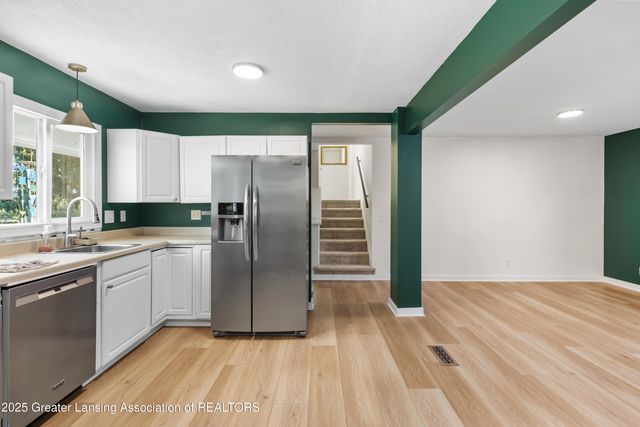 1516 Elmwood Road, Lansing, MI 48917