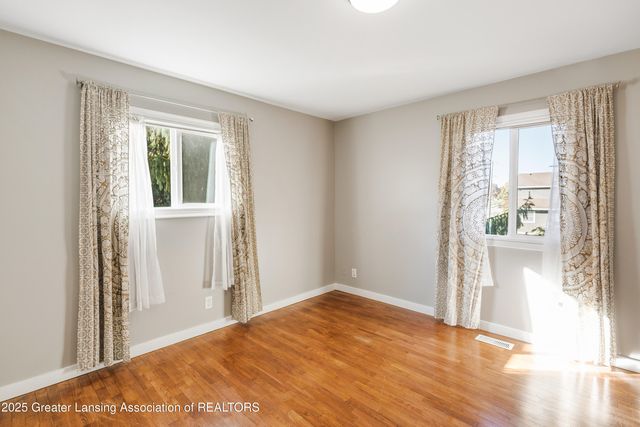 1516 Elmwood Road, Lansing, MI 48917