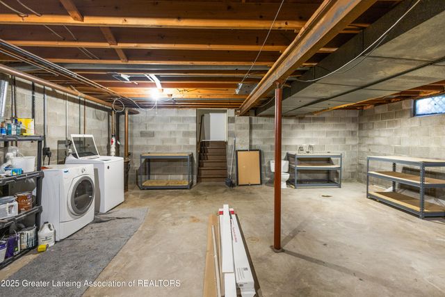 1516 Elmwood Road, Lansing, MI 48917