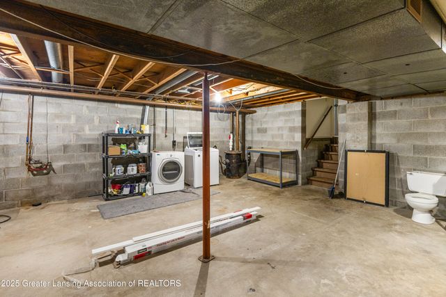 1516 Elmwood Road, Lansing, MI 48917