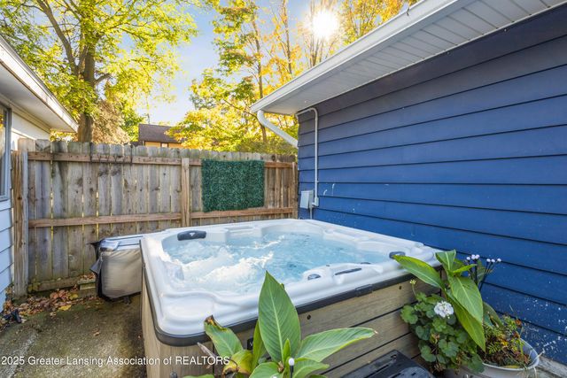 1516 Elmwood Road, Lansing, MI 48917