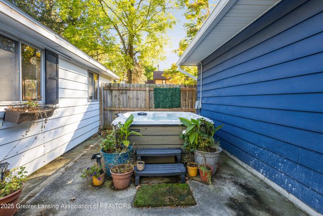 1516 Elmwood Road, Lansing, MI 48917