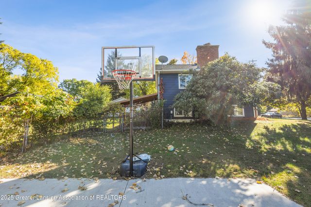 1516 Elmwood Road, Lansing, MI 48917