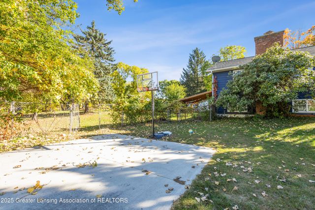 1516 Elmwood Road, Lansing, MI 48917