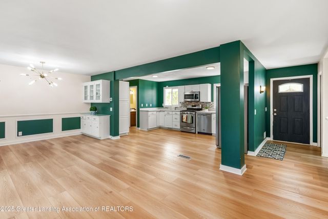 1516 Elmwood Road, Lansing, MI 48917