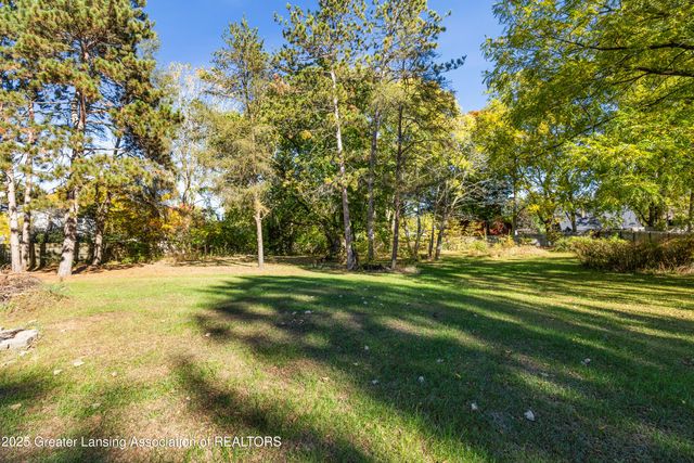 1516 Elmwood Road, Lansing, MI 48917