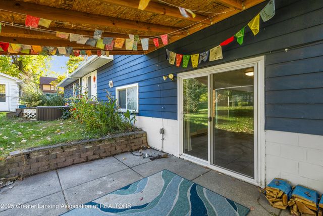 1516 Elmwood Road, Lansing, MI 48917