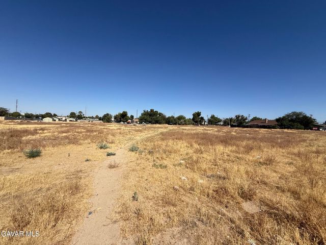 W Milling Street, Lancaster, CA 93534