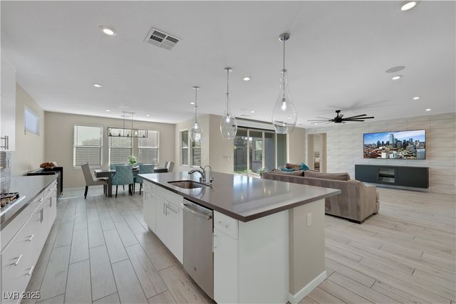 1609 Dream Canyon Avenue, North Las Vegas, NV 89084