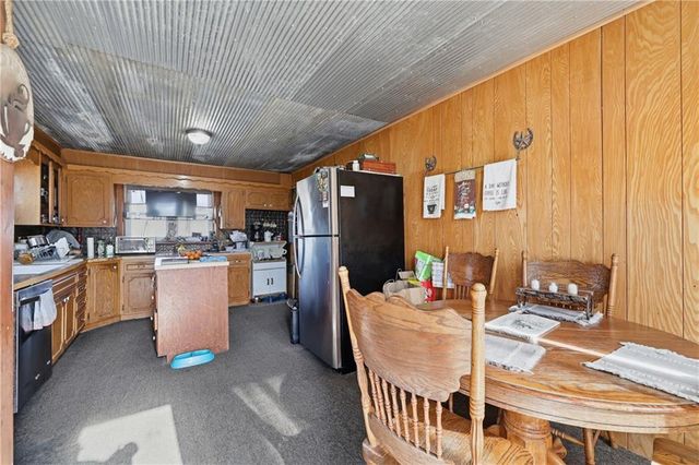 38240 Hedge Lane, Paola, KS 66071