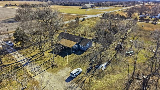 38240 Hedge Lane, Paola, KS 66071