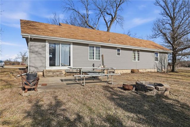 38240 Hedge Lane, Paola, KS 66071
