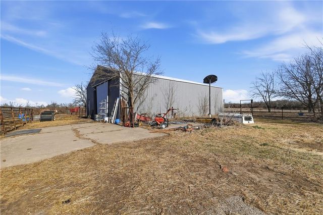 38240 Hedge Lane, Paola, KS 66071