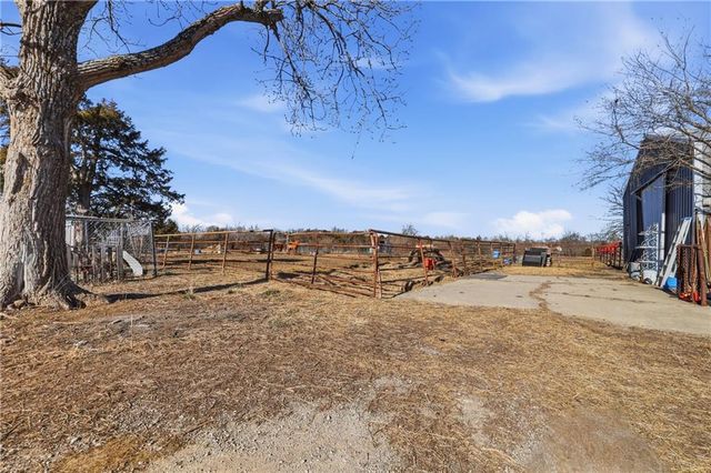 38240 Hedge Lane, Paola, KS 66071