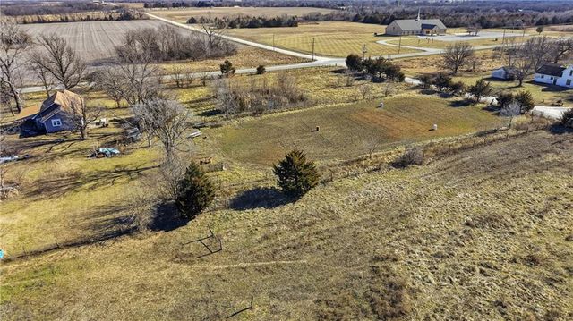 38240 Hedge Lane, Paola, KS 66071