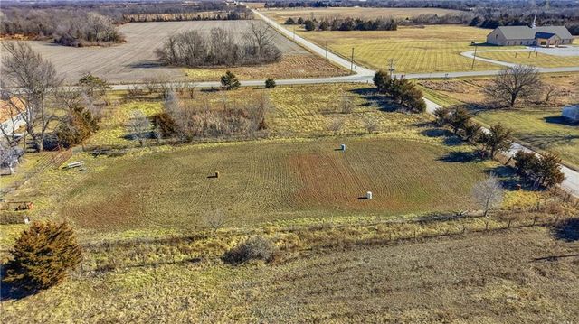 38240 Hedge Lane, Paola, KS 66071