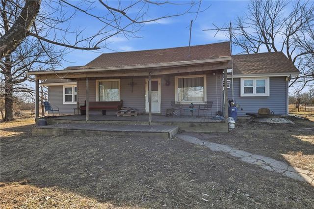 38240 Hedge Lane, Paola, KS 66071