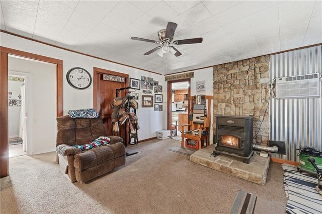 38240 Hedge Lane, Paola, KS 66071